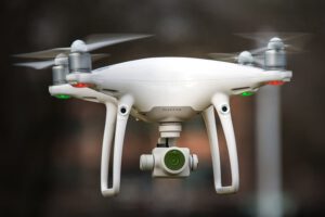 wypozyczalnie oferuja filmowanie dronem